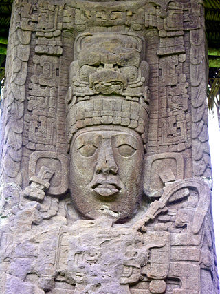 Stéla E ve starém mayském sídle Quiriguá (2007)