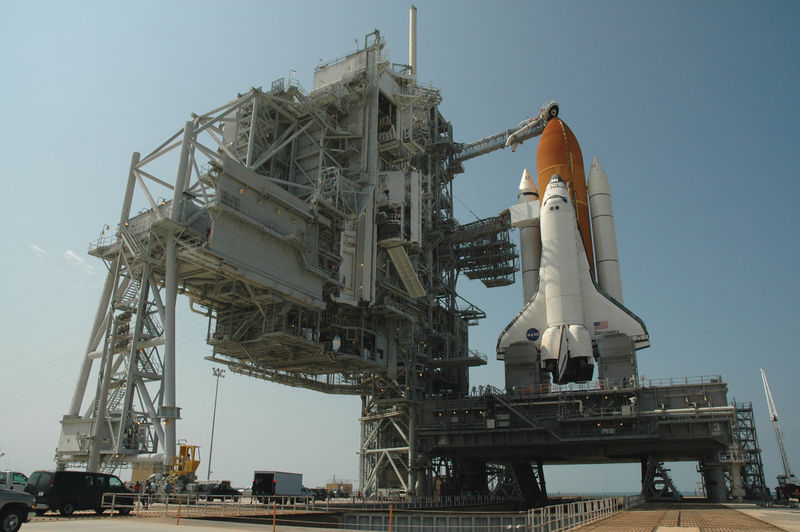 Soubor:Shuttle Discovery July 25 pre-launch.jpg