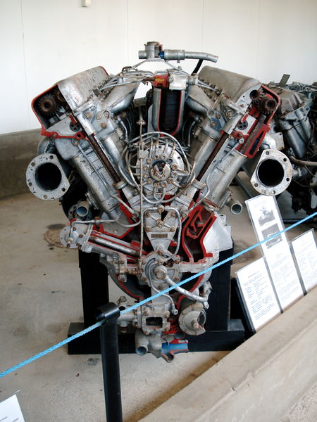 Soubor:T34 engine parola 1.jpg