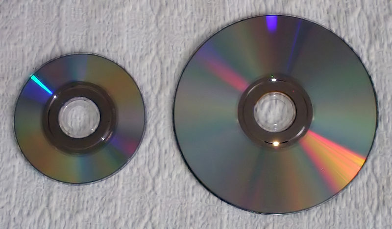 Soubor:Nintendo GameCube Game Disc and Wii Optical Disc.jpg