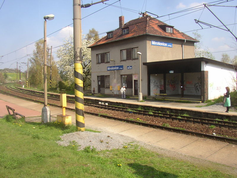 Soubor:Mirosovice PH CZ railway station 012.jpg
