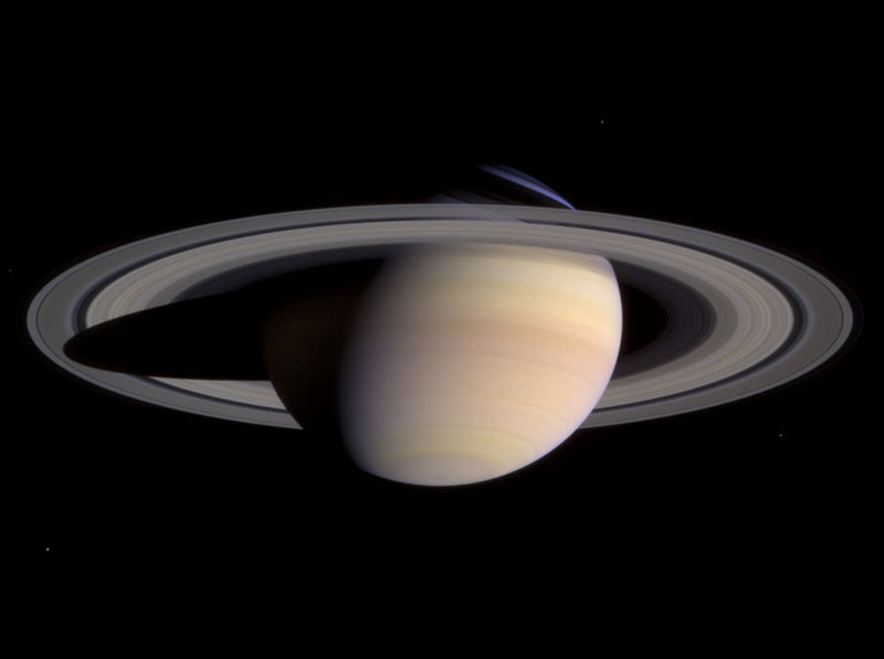 Soubor:Saturn-cassini-March-27-2004.jpg