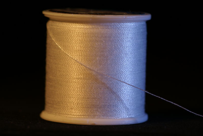 Soubor:Spool of white thread.jpg