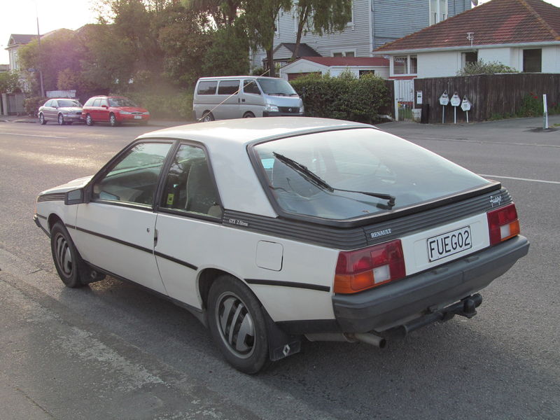 Soubor:1987 Renault Fuego GTX (11643243726).jpg