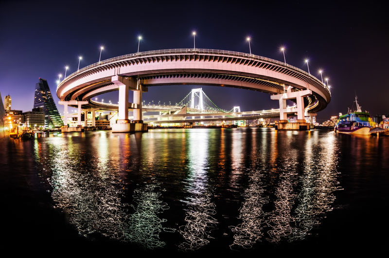 Soubor:The Rainbow Bridge in Tokyo HDR.jpg