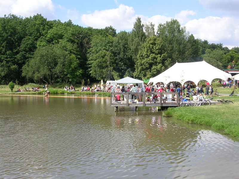 Soubor:Černé Voděrady, koupaliště.jpg