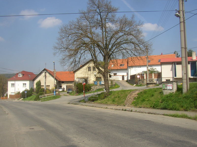 Soubor:Mirosovice PH CZ bus stop 050.jpg