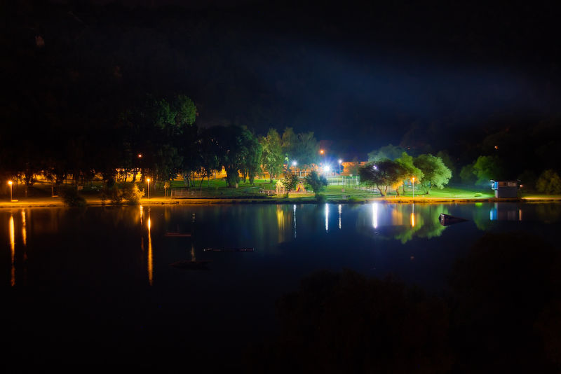 Soubor:Night by the Lake-theodevil.jpg