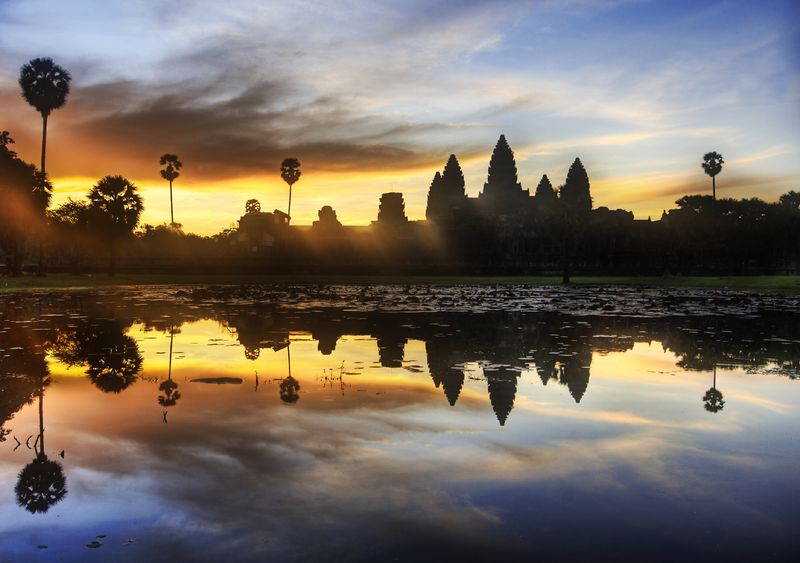 Soubor:Sunrise Discovery of Angkor Wat.jpg