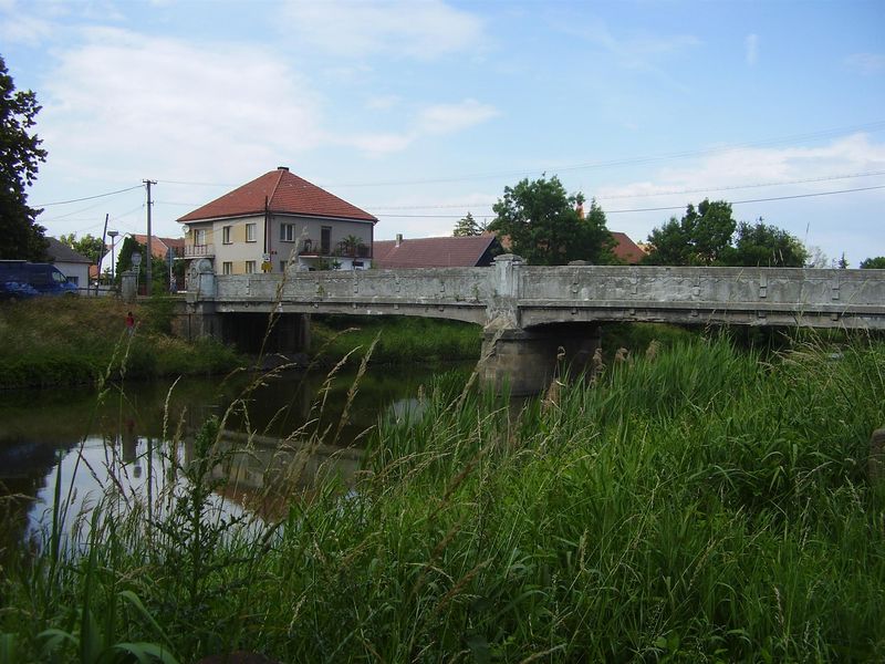 Soubor:Libice nad Cidlinou-most.jpg