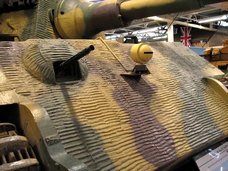 Soubor:Zimmerit Tiger II 2 Bovington.jpg