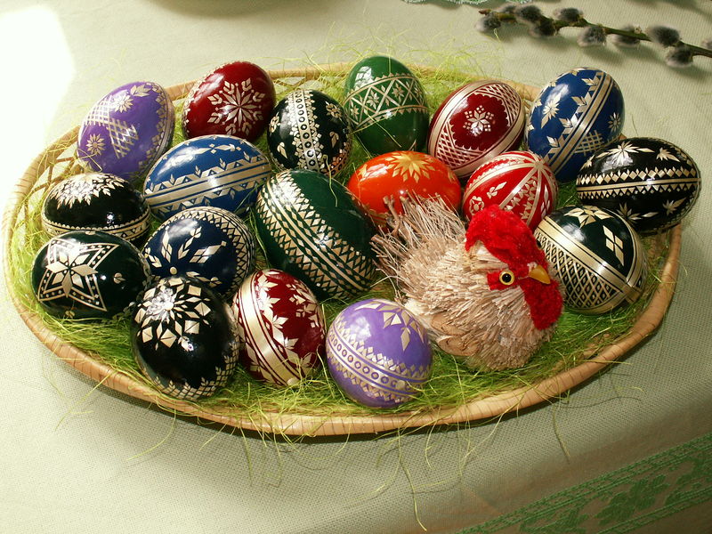 Soubor:Easter eggs - straw decoration.jpg
