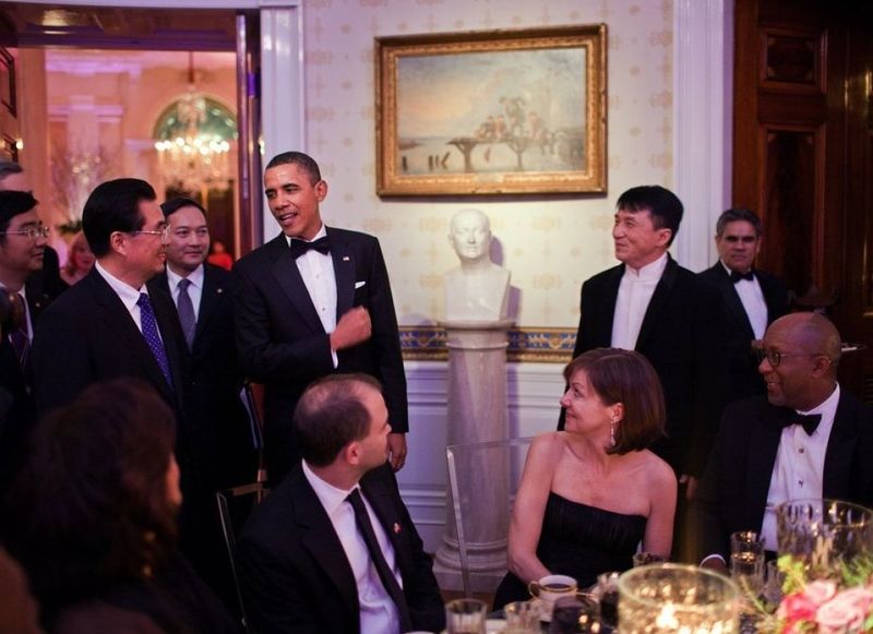 Soubor:Jackie meets hu jintao and Obama.jpg