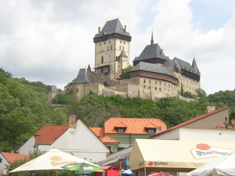 Soubor:Karlstejn castle Czech Republic.JPG