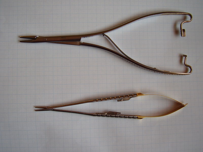 Soubor:Mikrochirurgischer Nadelhalter 10.JPG