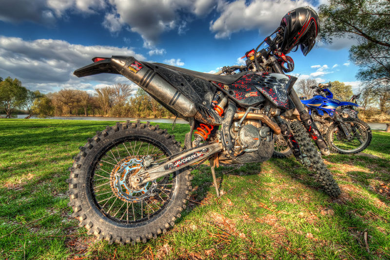 Soubor:Motocross Bikes-theodevil.jpg