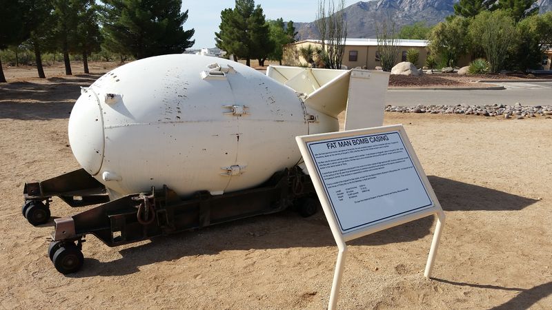 Soubor:White Sands Missile Range Museum Fat Man display.jpg