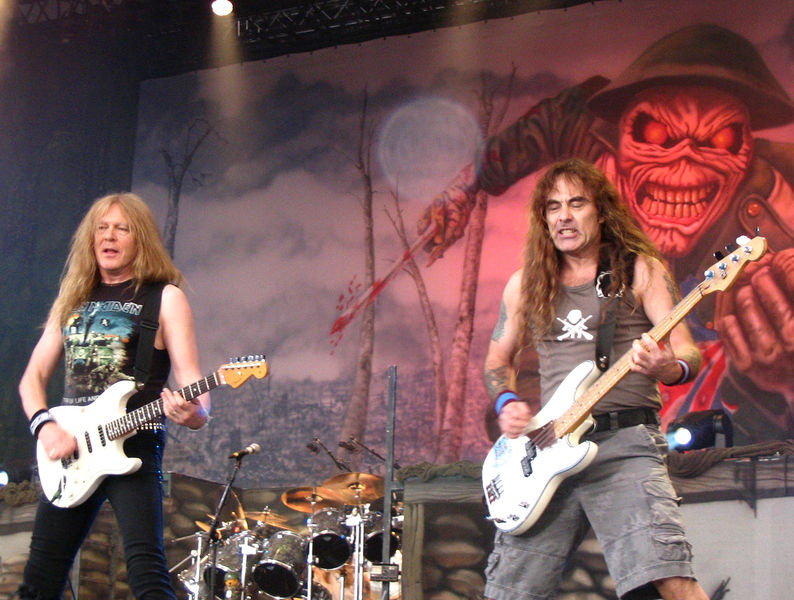 Soubor:Iron Maiden at The Fields of Rock festival.jpg