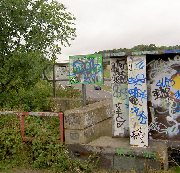 Soubor:Graffiti covered Samaritans sign - geograph.org.uk - 543491.jpg