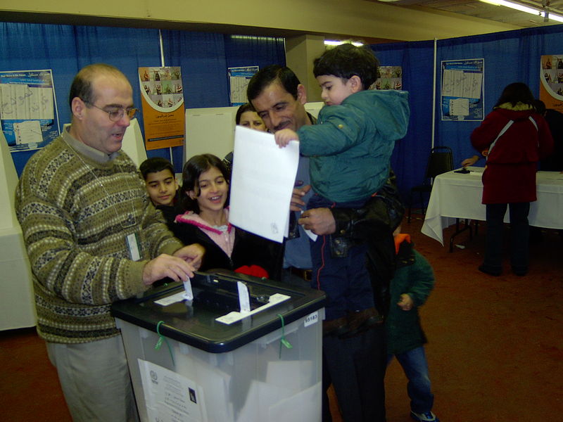 Soubor:Iraq ocv dc family voting.JPG