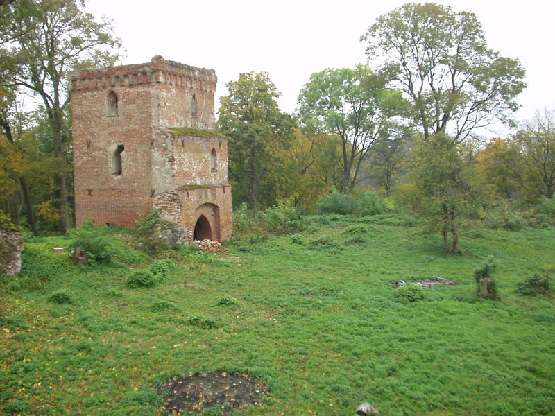 Soubor:Kaliningrad oblast Kurortnoe (Gross-Wonsdorf) abandoned castle.JPG