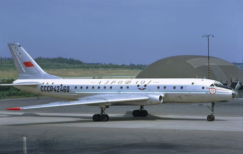 Soubor:Aeroflot Tupolev Tu-104B at Arlanda, July 1972.jpg