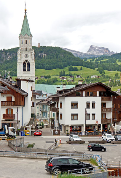 Soubor:Italy-01316-Cortina d'Ampezzo-DJFlickr.jpg