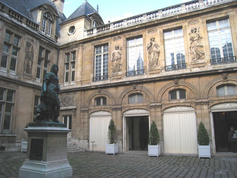 Soubor:Musée Carnavalet - exterior view.JPG