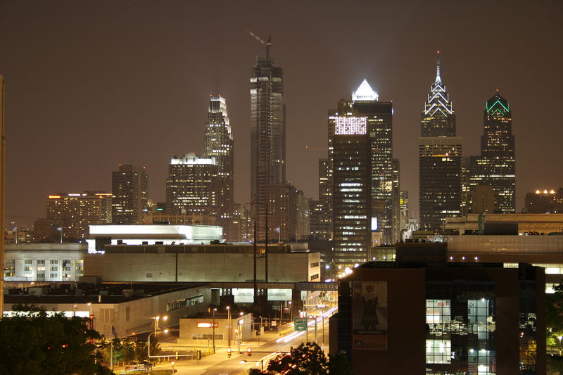 Soubor:Philadelphia Night Skyline.jpg