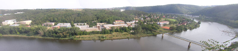 Soubor:Rez CZ with nuclear research centre from N 049-051.jpg