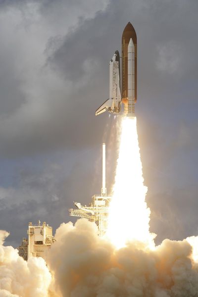 Soubor:STS-120 liftoff.jpg