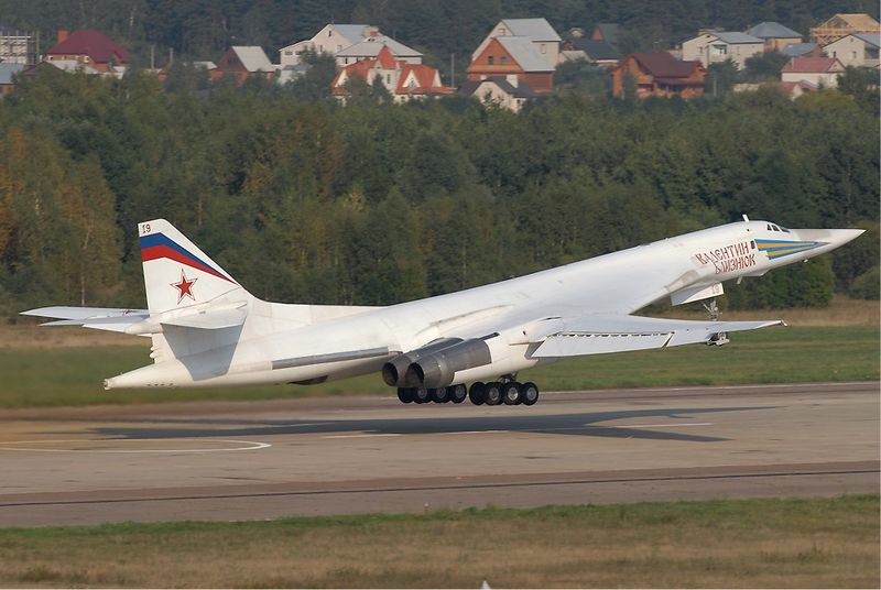 Soubor:Tu-160 at MAKS 2007.jpg