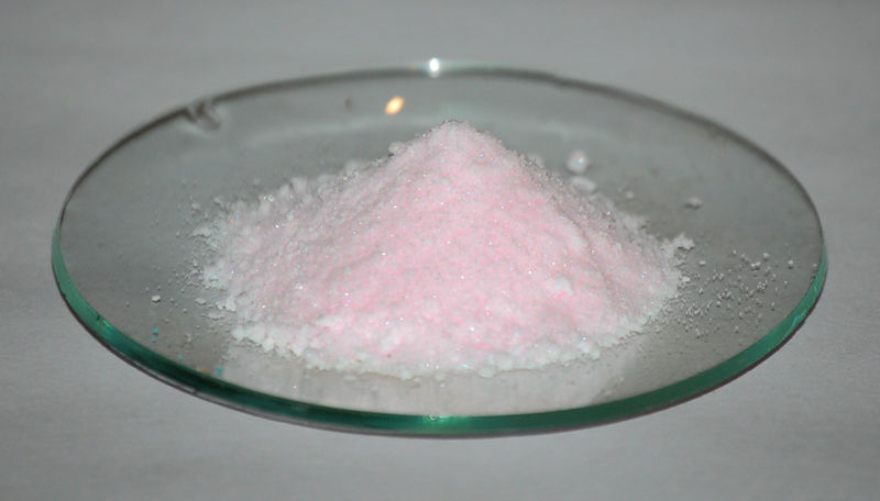 Soubor:Manganese(II)-sulfate-photo.jpg