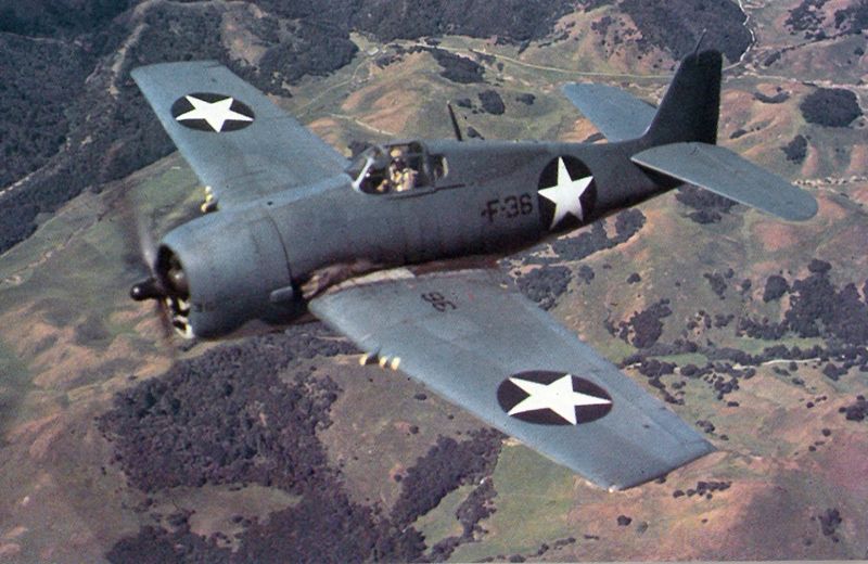 Soubor:F6F-3 over California 1943.jpg