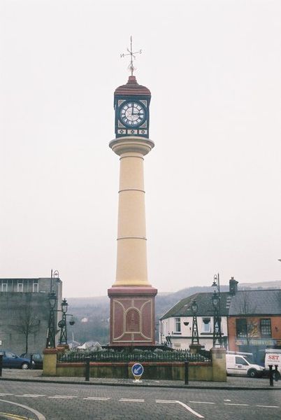 Soubor:3 o'clock in Tredegar - geograph.org.uk - 480611.jpg