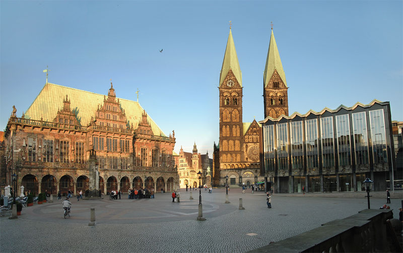 Soubor:Bremen-rathaus-dom-buergerschaft.jpg