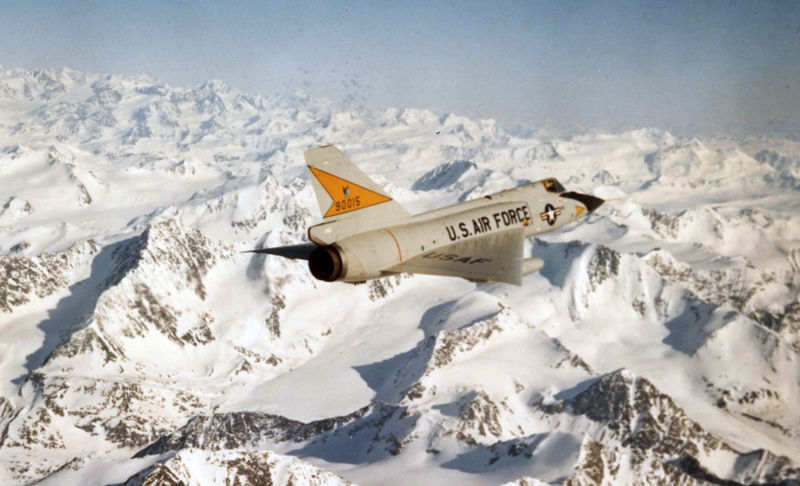 Soubor:F-106 over Alaska.jpg