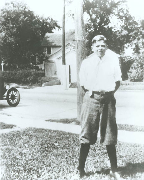 Soubor:Ronald Reagan in Dixon, Illinois, 1920s.jpg