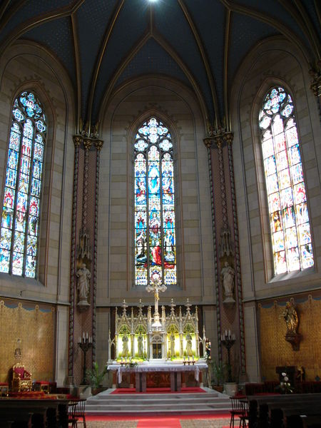 Soubor:Dom svateho Vaclava - hlavni oltar.jpg