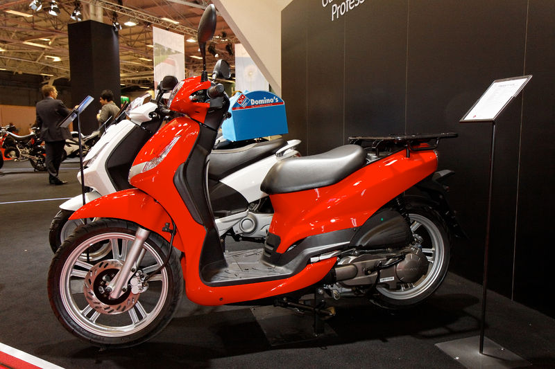 Soubor:Paris - Salon de la moto 2011 - Peugeot - Tweet 125 - 001.jpg