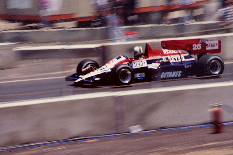 Soubor:Andrea de Cesaris 1984 Dallas.jpg