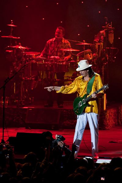 Soubor:Carlos Santana in Concert-D7C27094-Flickr.jpg