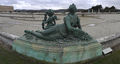 Nymphe et Amour tenant une guirlande - Statues du Parterre d'Eau - Château de Versailles - P1050390-P1050394.jpg