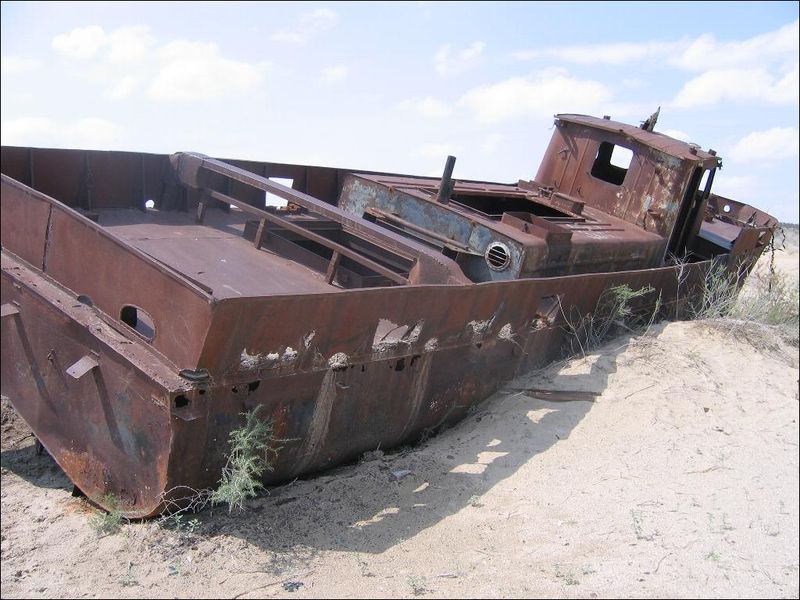 Soubor:Boat Aral Sea.jpg