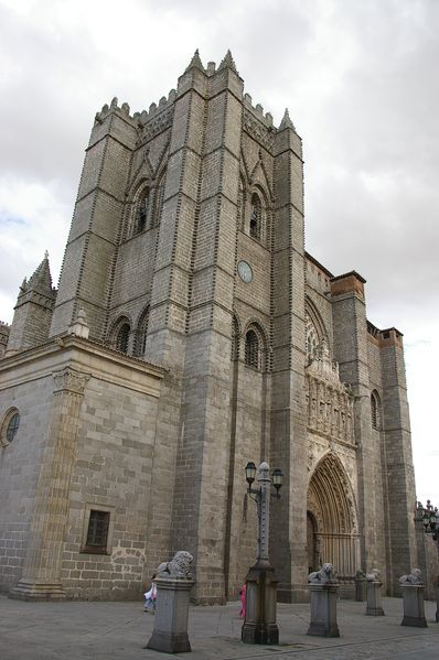 Soubor:Ávila Chatedral main view.jpg