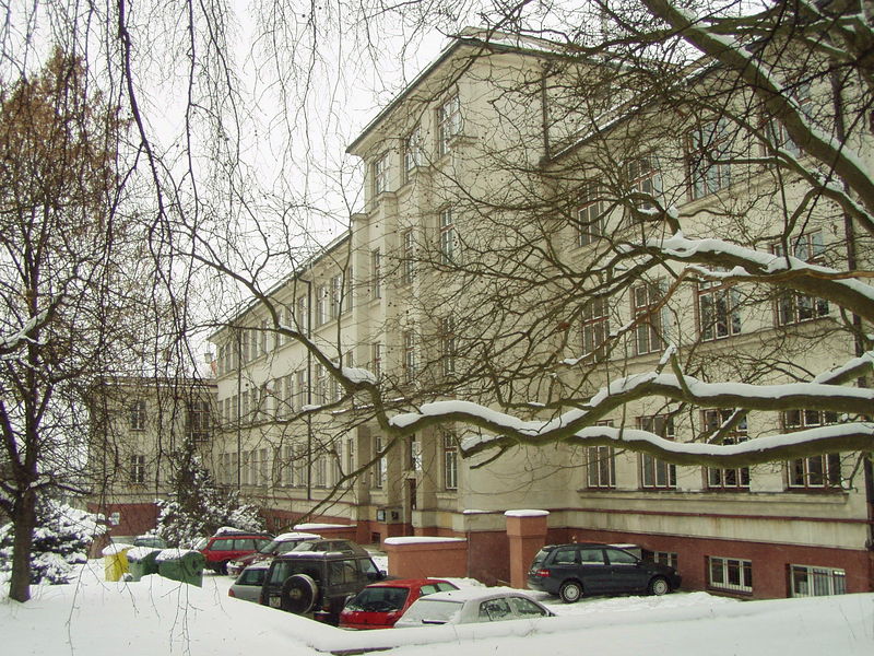 Soubor:Gymnasium Turnov from Výšinka Street.JPG