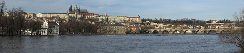 Soubor:View of Malá Strana from Old Town 2011 03.jpg