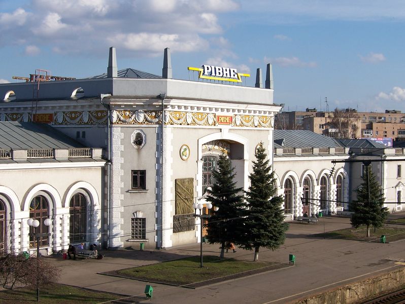 Soubor:Railway Station-Rivne.JPG
