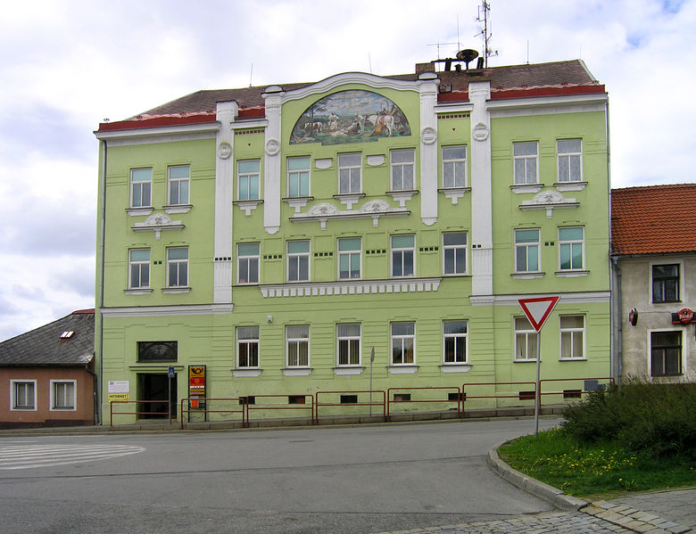 Soubor:Kamenice nad Lipou, post office.jpg