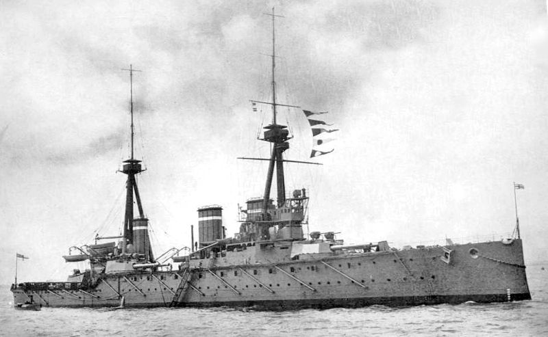 Soubor:HMS Invincible (1907) British Battleship.jpg